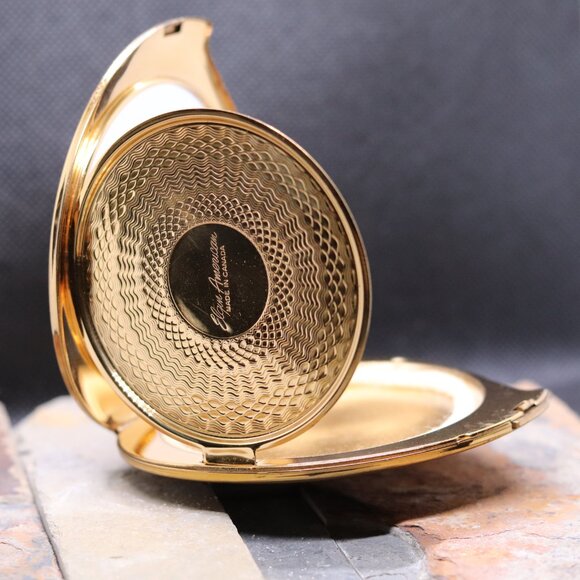 Vintage Elgin American Heart-Shaped Powder Compact – Gold-Tone Etched Design - Picture 10 of 11